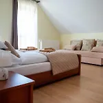 Negy Evszak Vendeghaz Apartmán