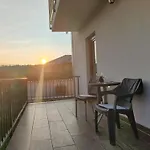 Negy Evszak Vendeghaz * Демьен