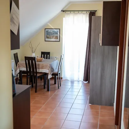 Appartamento Negy Evszak Vendeghaz *